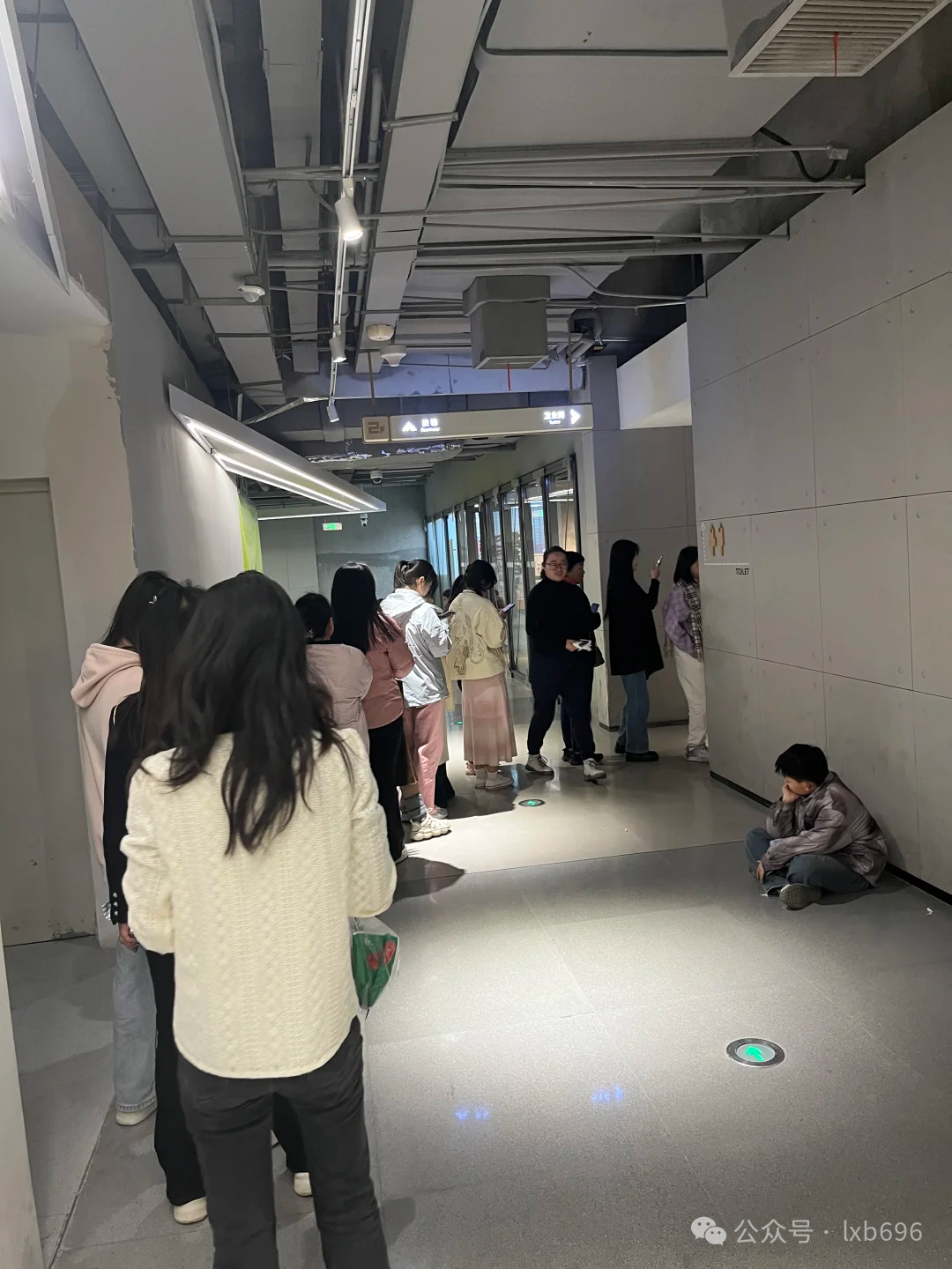 为什么女厕总要排队？